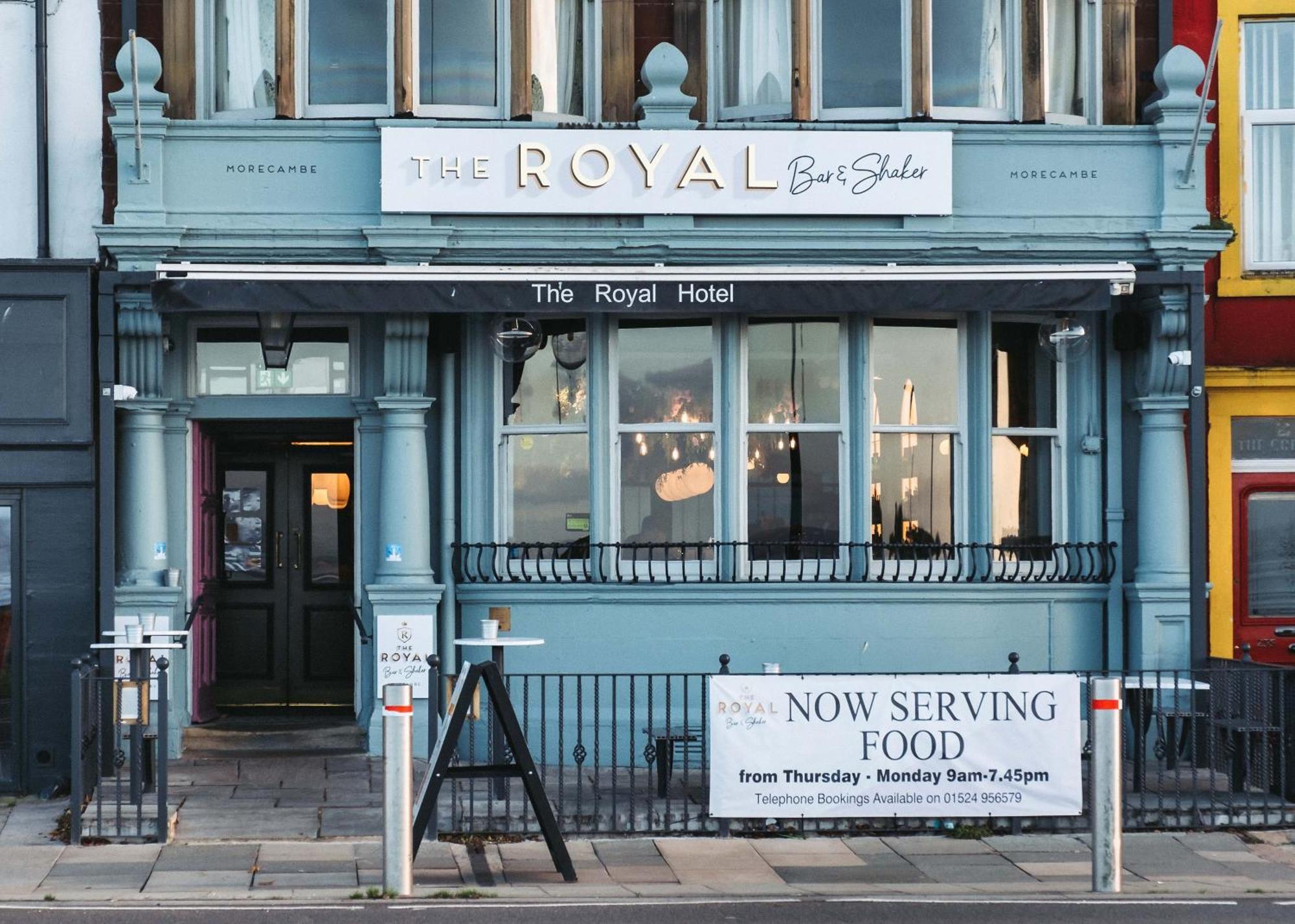 The Royal Bar & Shaker 호텔 모아캠비 외부 사진