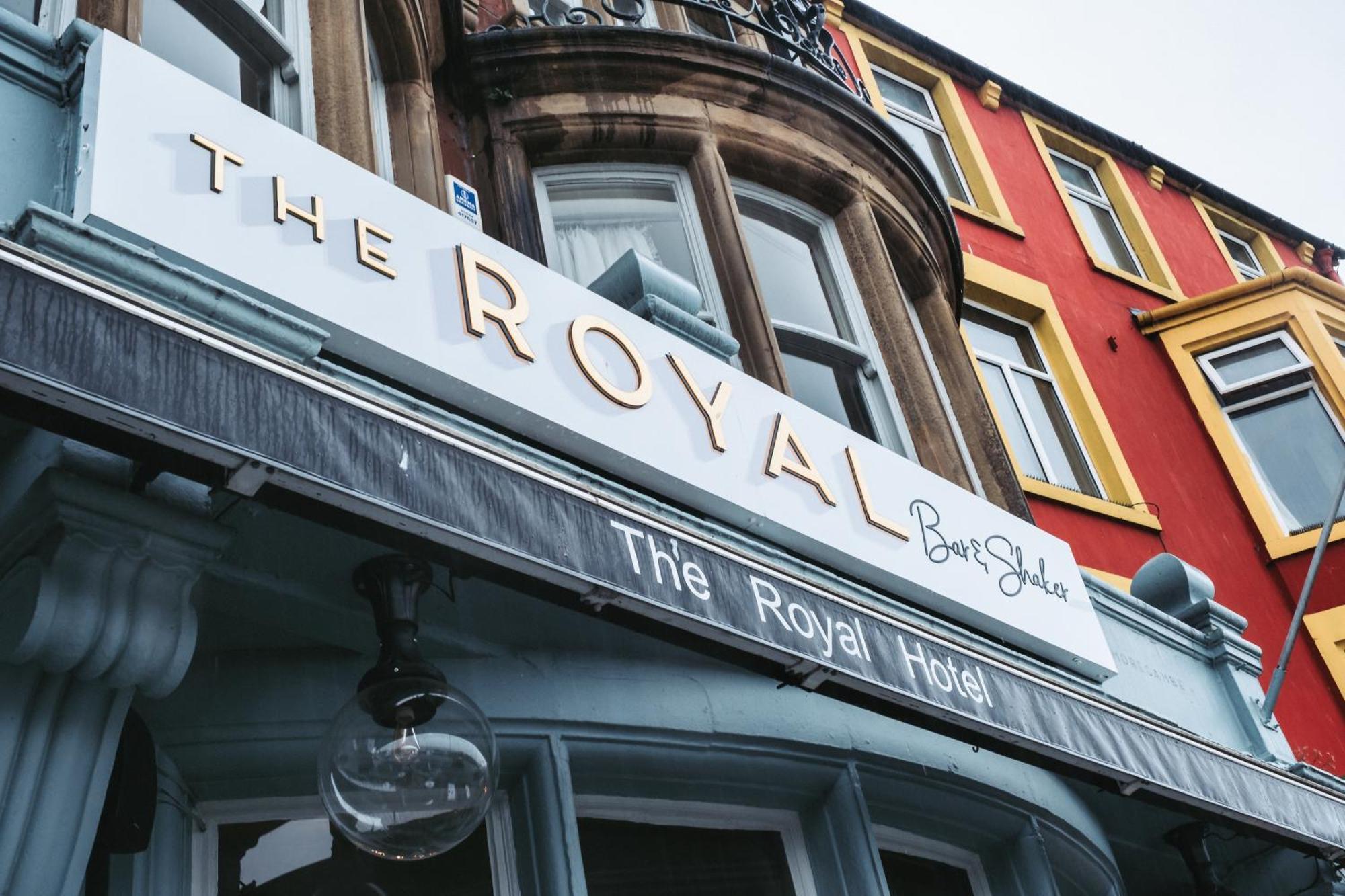 The Royal Bar & Shaker 호텔 모아캠비 외부 사진